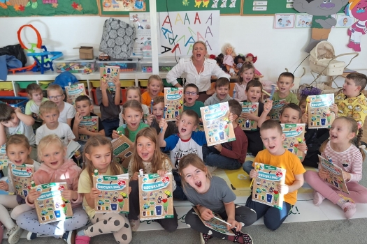 Zajęcia o segregacji odpadów w "Niepublicznym Przedszkolu i Żłobku "Pszczółka Maja" w Okonku